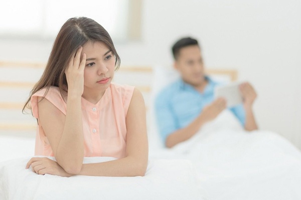 Quan hệ tập thể có thể ảnh hưởng đến tình cảm vợ chồng